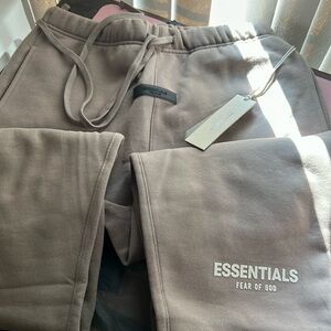 Essential fear of God sweatpants color ,Desert taupe size medium. Comes with bag